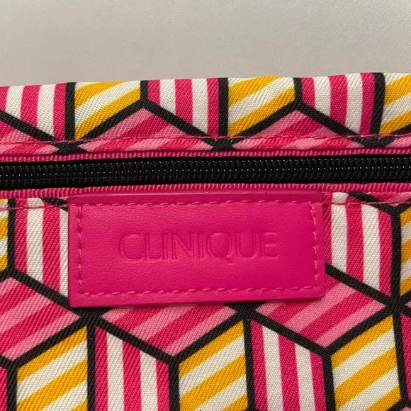 NWOT- Clinique makeup bag, small- great for travel or to carry in purse - Picture 2 of 7
